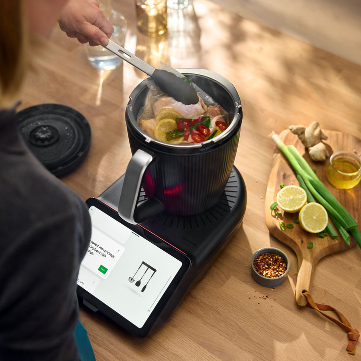 Pachet Thermomix TM7 + Perie 2 în 1 + 1 an extragaranție
