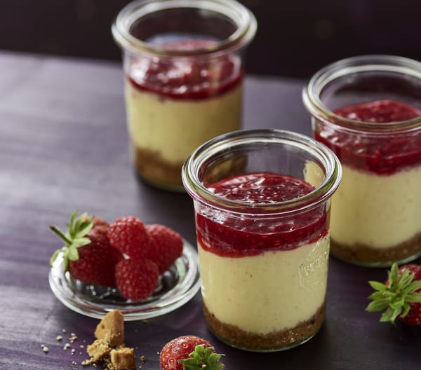 Cheesecakes in jars
